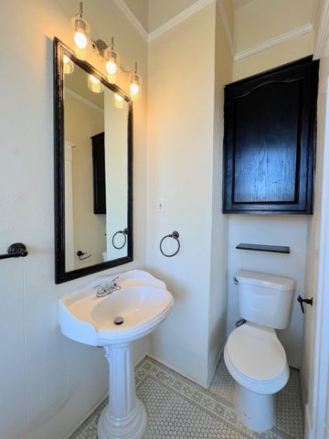 109 NW 20th Street 201, Fort Worth, TX 76164