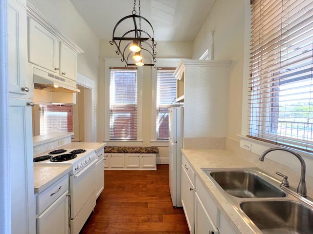 109 NW 20th Street 201, Fort Worth, TX 76164