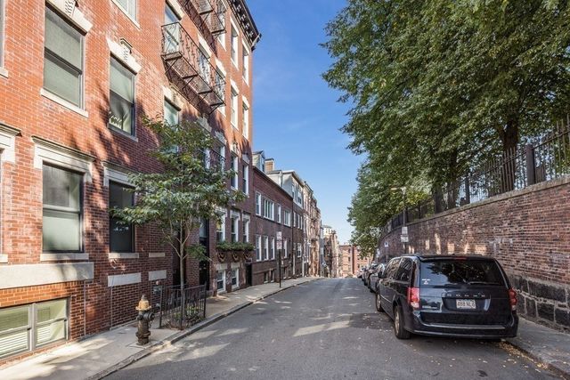 44 Snow Hill St 1, Boston, MA 02111