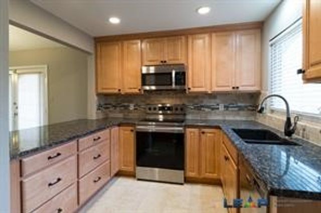 565 Hunters Glen Street, Lewisville, TX 75067