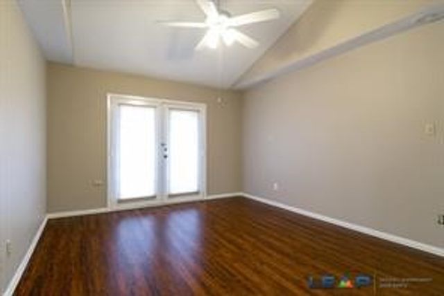 565 Hunters Glen Street, Lewisville, TX 75067