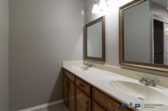 565 Hunters Glen Street, Lewisville, TX 75067