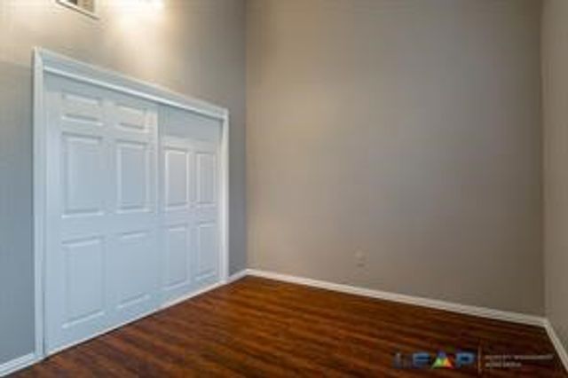 565 Hunters Glen Street, Lewisville, TX 75067