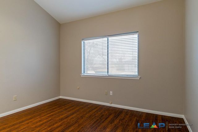 565 Hunters Glen Street, Lewisville, TX 75067
