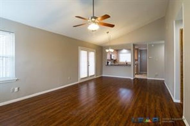 565 Hunters Glen Street, Lewisville, TX 75067
