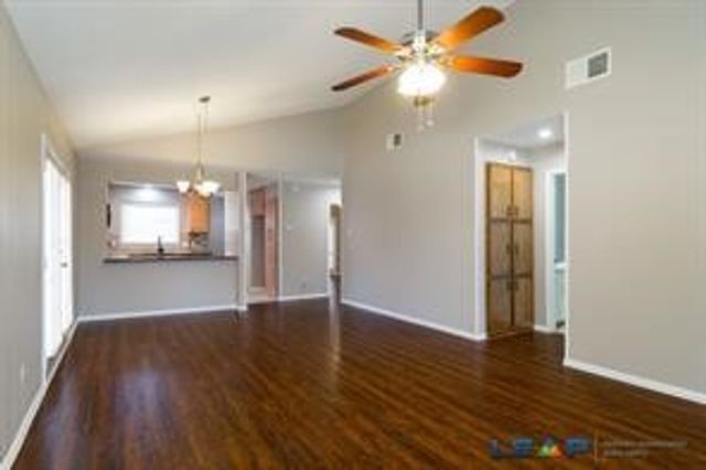 565 Hunters Glen Street, Lewisville, TX 75067