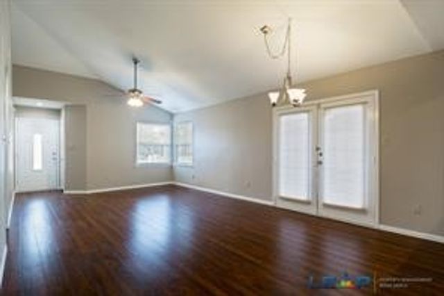 565 Hunters Glen Street, Lewisville, TX 75067