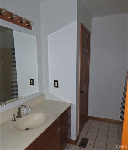 1406 WESTWOOD HILLS Drive, Evansville, IN 47720