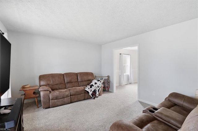 934 Elton Hall CIR, Newport News, VA 23608