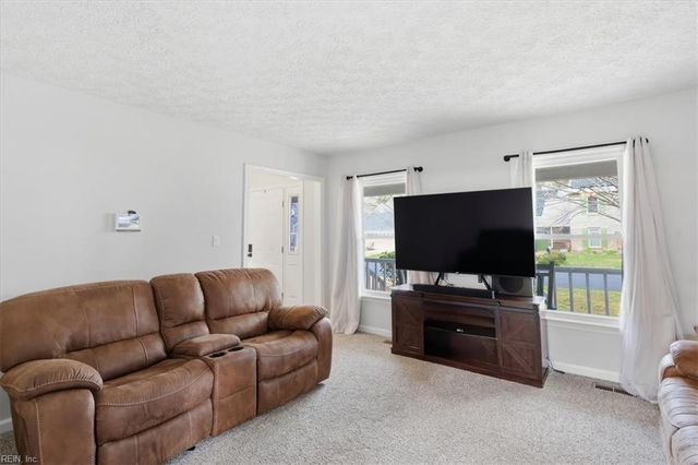 934 Elton Hall CIR, Newport News, VA 23608