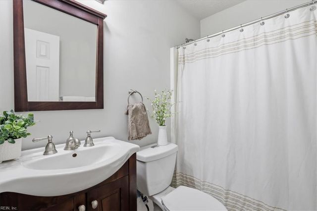 934 Elton Hall CIR, Newport News, VA 23608