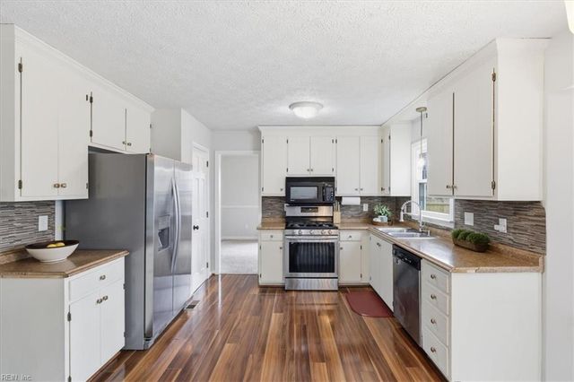 934 Elton Hall CIR, Newport News, VA 23608