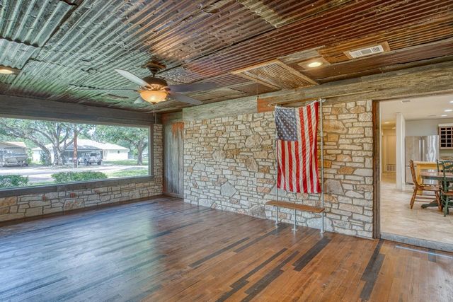 109 Flamingo CIR, Highland Haven, TX 78654