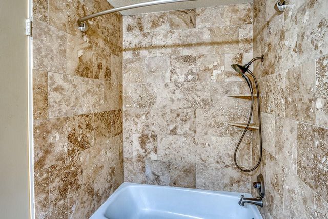 109 Flamingo CIR, Highland Haven, TX 78654