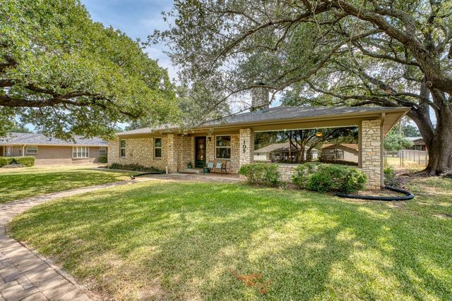 109 Flamingo CIR, Highland Haven, TX 78654