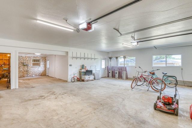 109 Flamingo CIR, Highland Haven, TX 78654