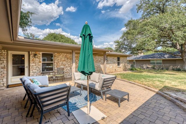 109 Flamingo CIR, Highland Haven, TX 78654