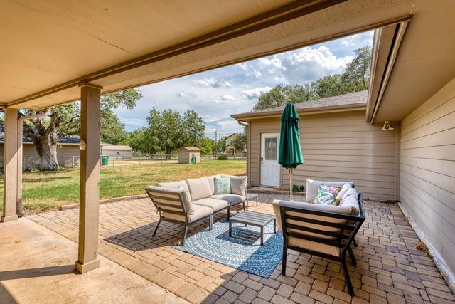 109 Flamingo CIR, Highland Haven, TX 78654