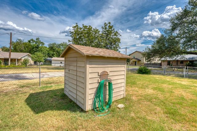 109 Flamingo CIR, Highland Haven, TX 78654