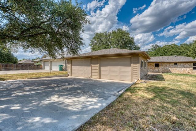 109 Flamingo CIR, Highland Haven, TX 78654
