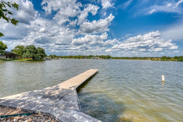 109 Flamingo CIR, Highland Haven, TX 78654