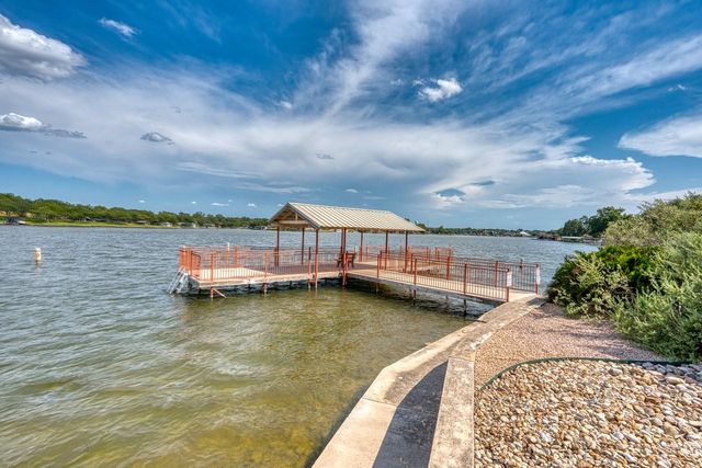 109 Flamingo CIR, Highland Haven, TX 78654