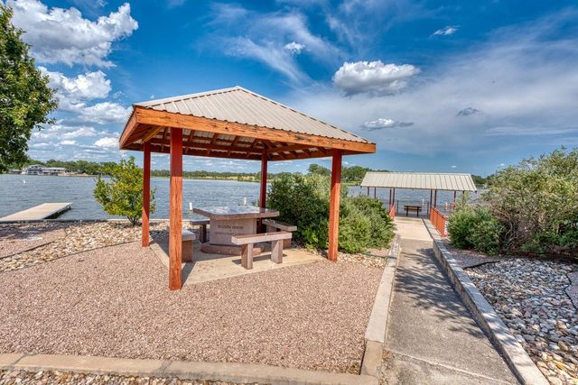 109 Flamingo CIR, Highland Haven, TX 78654