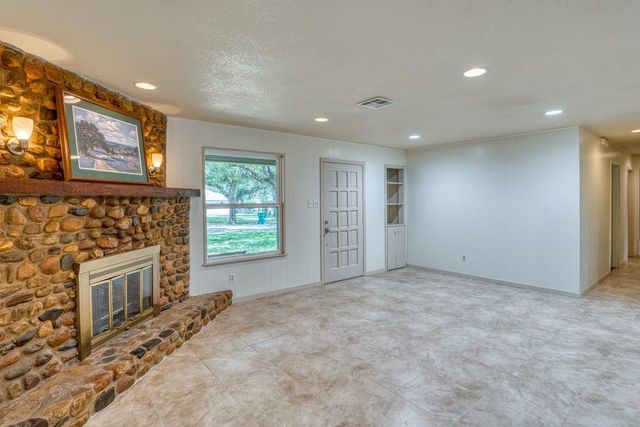 109 Flamingo CIR, Highland Haven, TX 78654