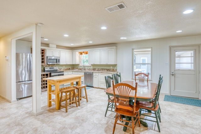 109 Flamingo CIR, Highland Haven, TX 78654
