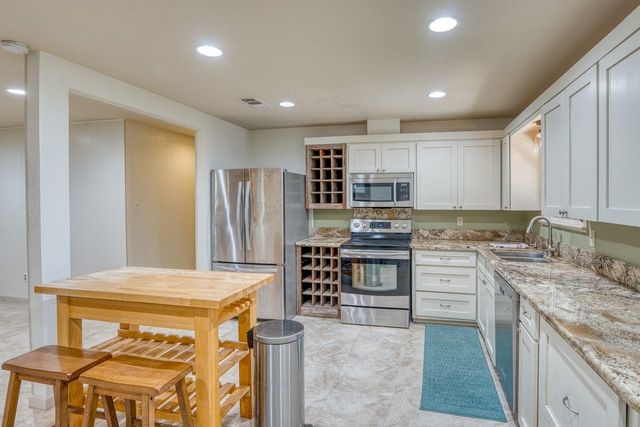 109 Flamingo CIR, Highland Haven, TX 78654