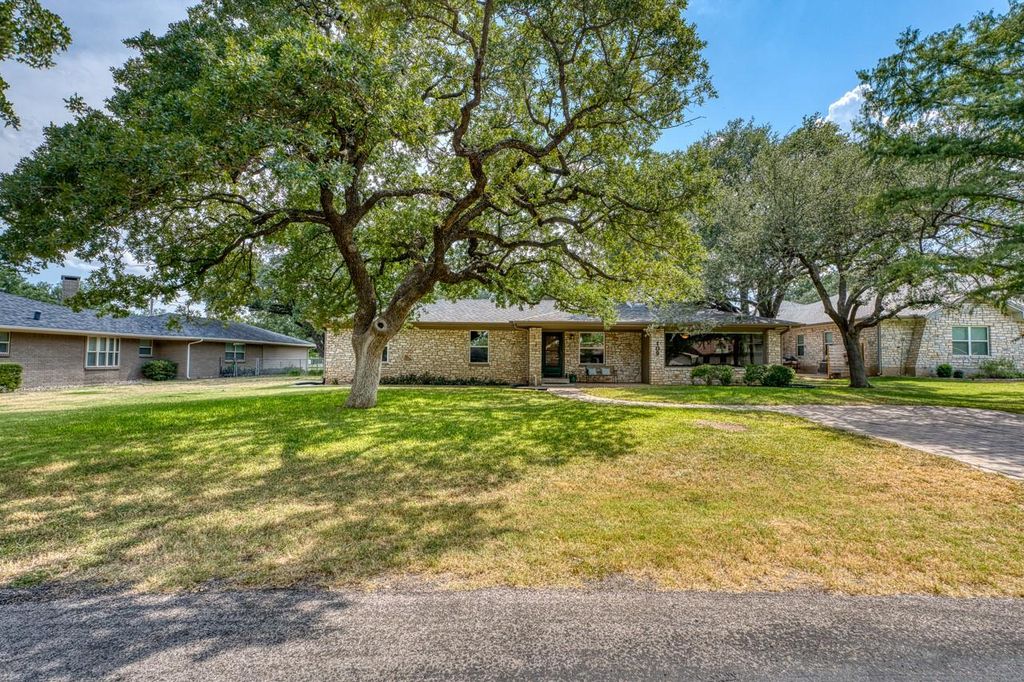 109 Flamingo CIR, Highland Haven, TX 78654
