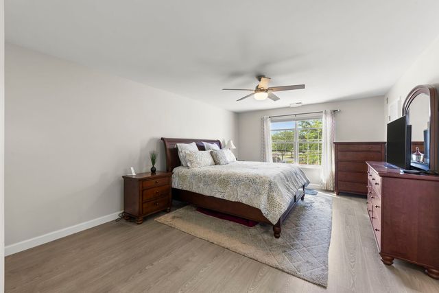32102 Millard Circle 2, Warrenville, IL 60555