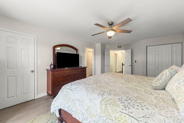 32102 Millard Circle 2, Warrenville, IL 60555