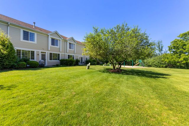 32102 Millard Circle 2, Warrenville, IL 60555