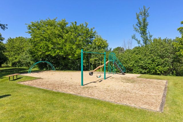 32102 Millard Circle 2, Warrenville, IL 60555