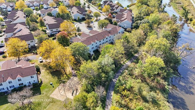 32102 Millard Circle 2, Warrenville, IL 60555