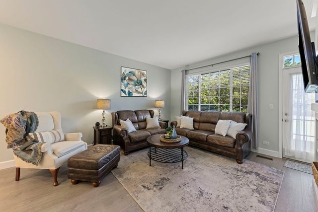 32102 Millard Circle 2, Warrenville, IL 60555