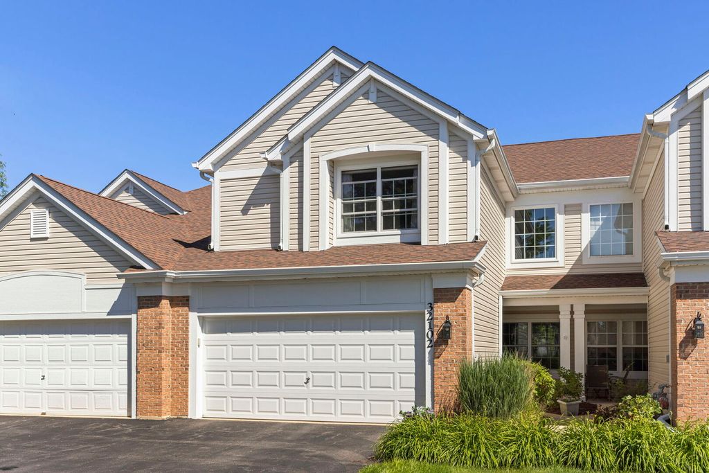 32102 Millard Circle 2, Warrenville, IL 60555