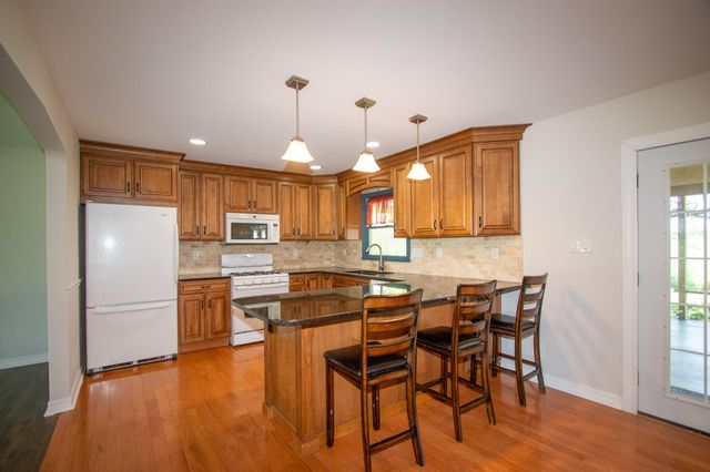 184 S 200 W, Valparaiso, IN 46385