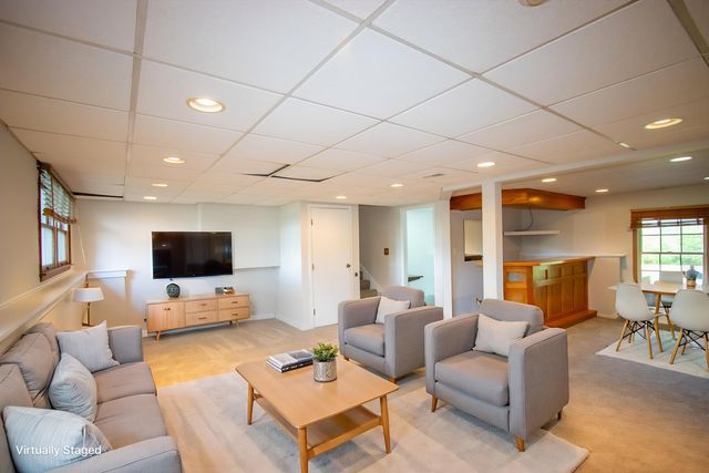 184 S 200 W, Valparaiso, IN 46385
