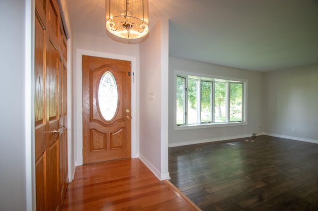 184 S 200 W, Valparaiso, IN 46385