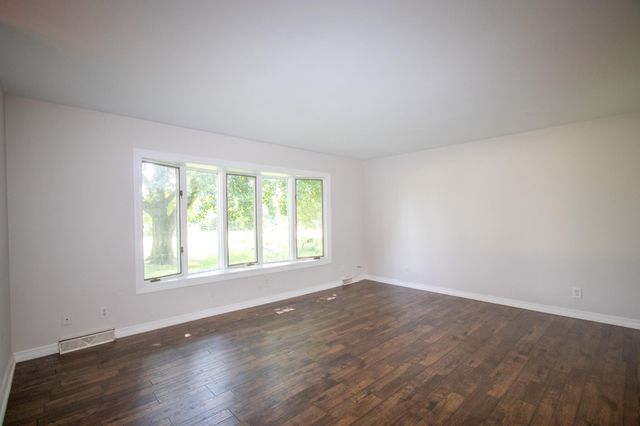 184 S 200 W, Valparaiso, IN 46385