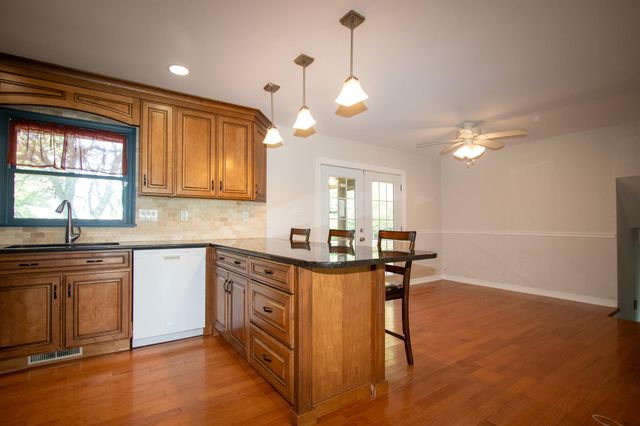 184 S 200 W, Valparaiso, IN 46385