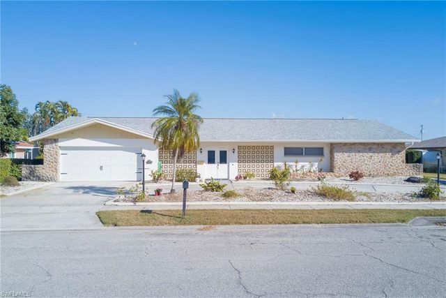 4556 Vinewood CIR, North Fort Myers, FL 33903