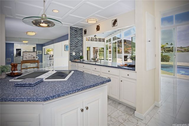 6977 Niumalu Loop, Honolulu, HI 96825
