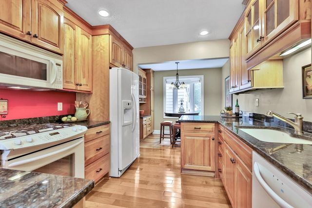8264 Kingslee Road, Bloomington, MN 55438