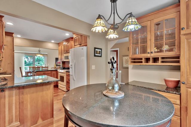 8264 Kingslee Road, Bloomington, MN 55438