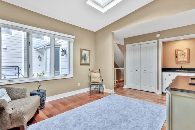 8264 Kingslee Road, Bloomington, MN 55438