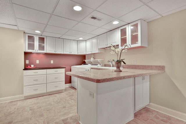 8264 Kingslee Road, Bloomington, MN 55438