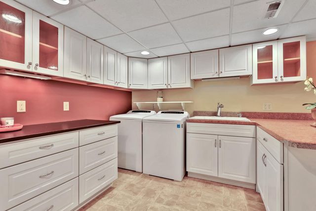 8264 Kingslee Road, Bloomington, MN 55438